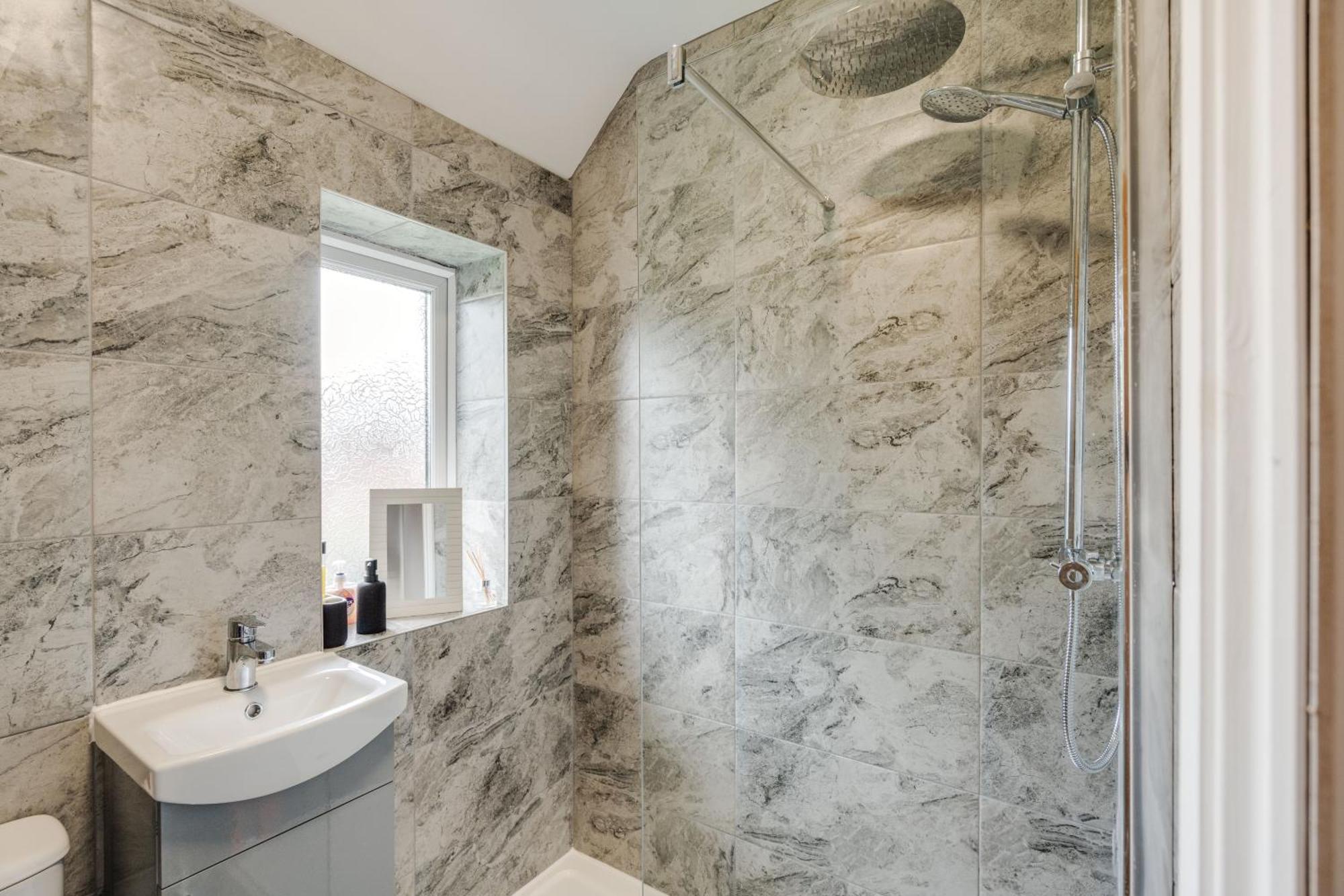 Shawe House - 10 Minute Mcr Airport - Free Parking Villa Wythenshawe Bilik gambar