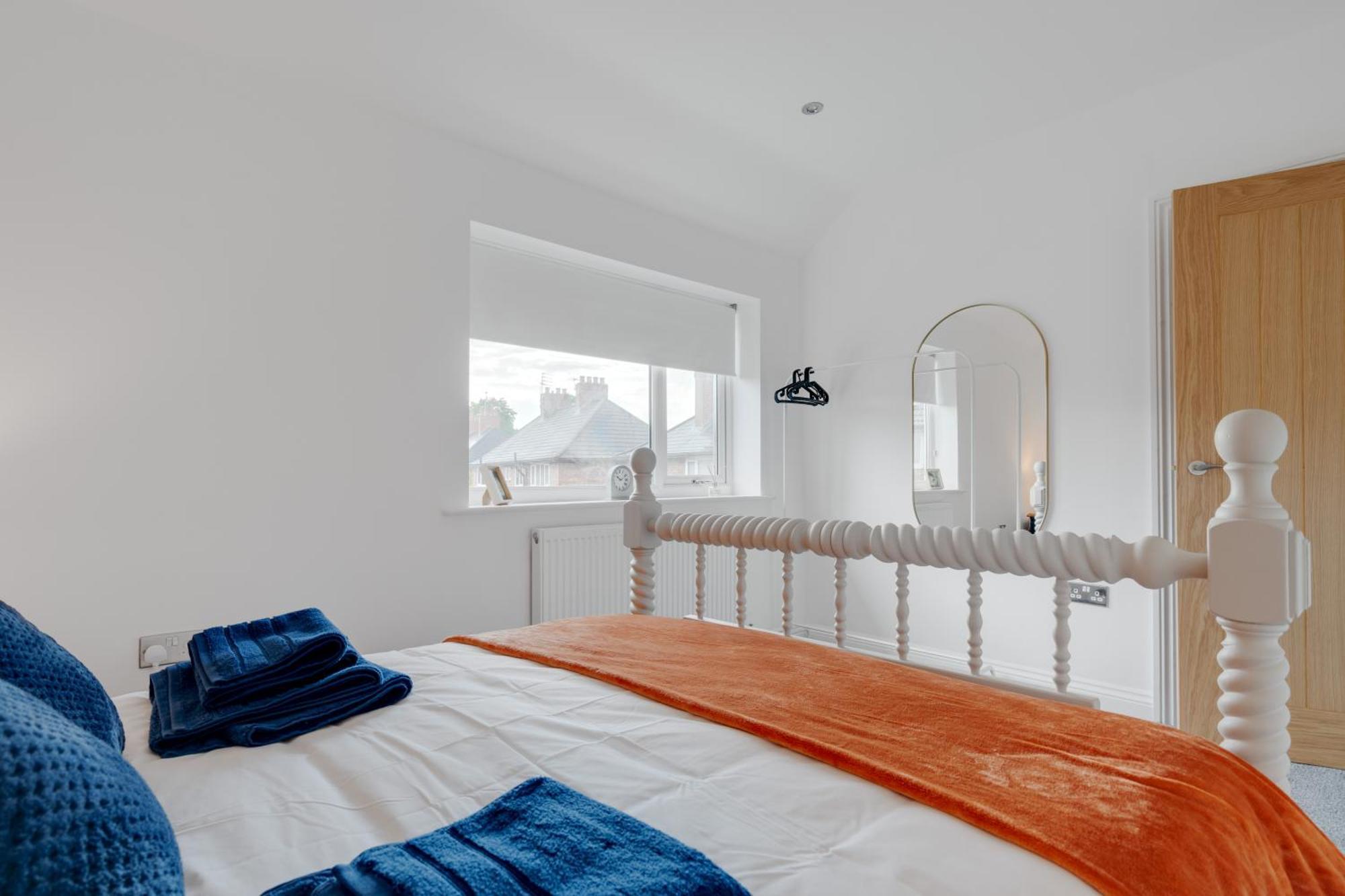 Shawe House - 10 Minute Mcr Airport - Free Parking Villa Wythenshawe Bilik gambar