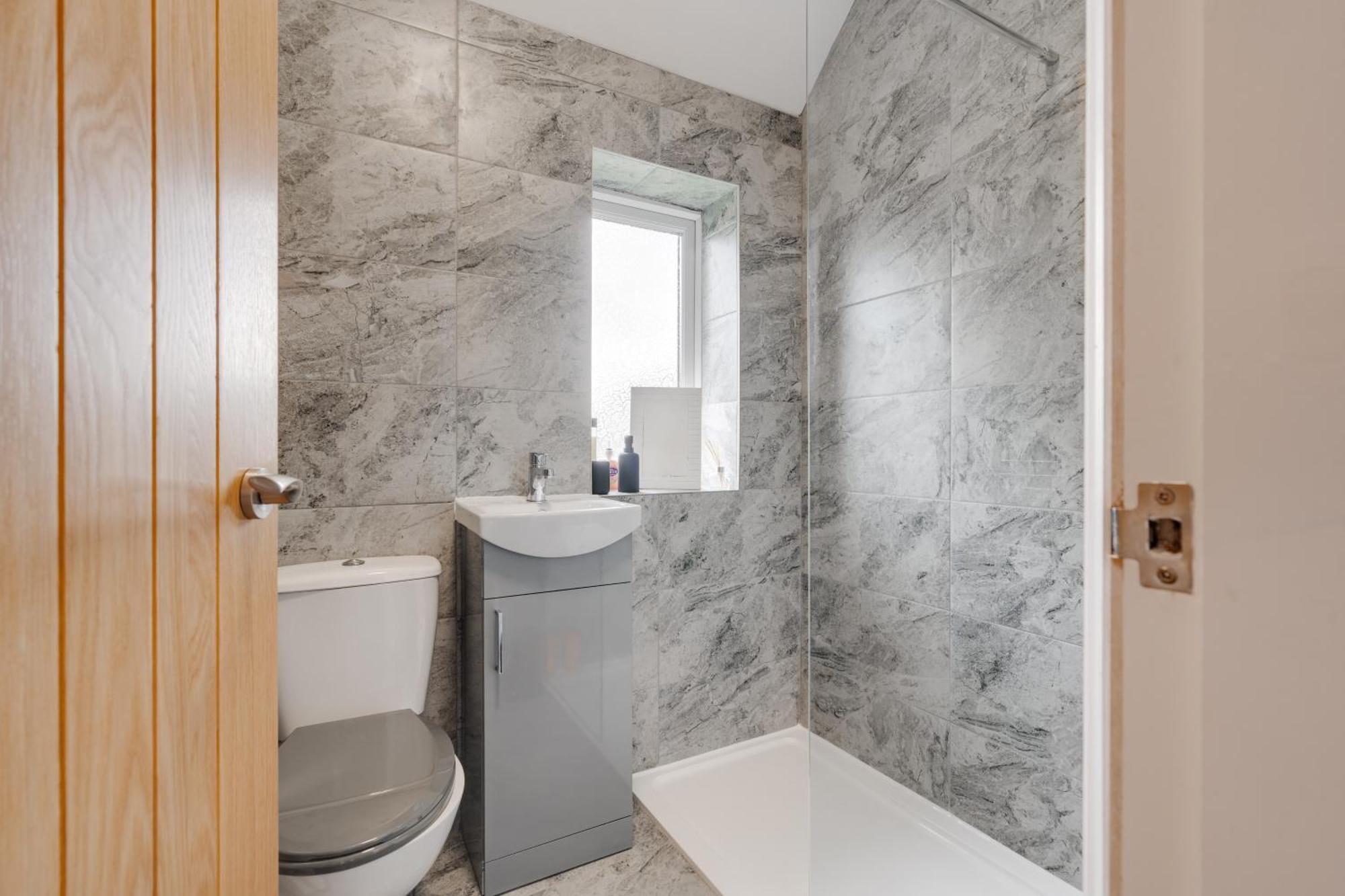 Shawe House - 10 Minute Mcr Airport - Free Parking Villa Wythenshawe Bilik gambar