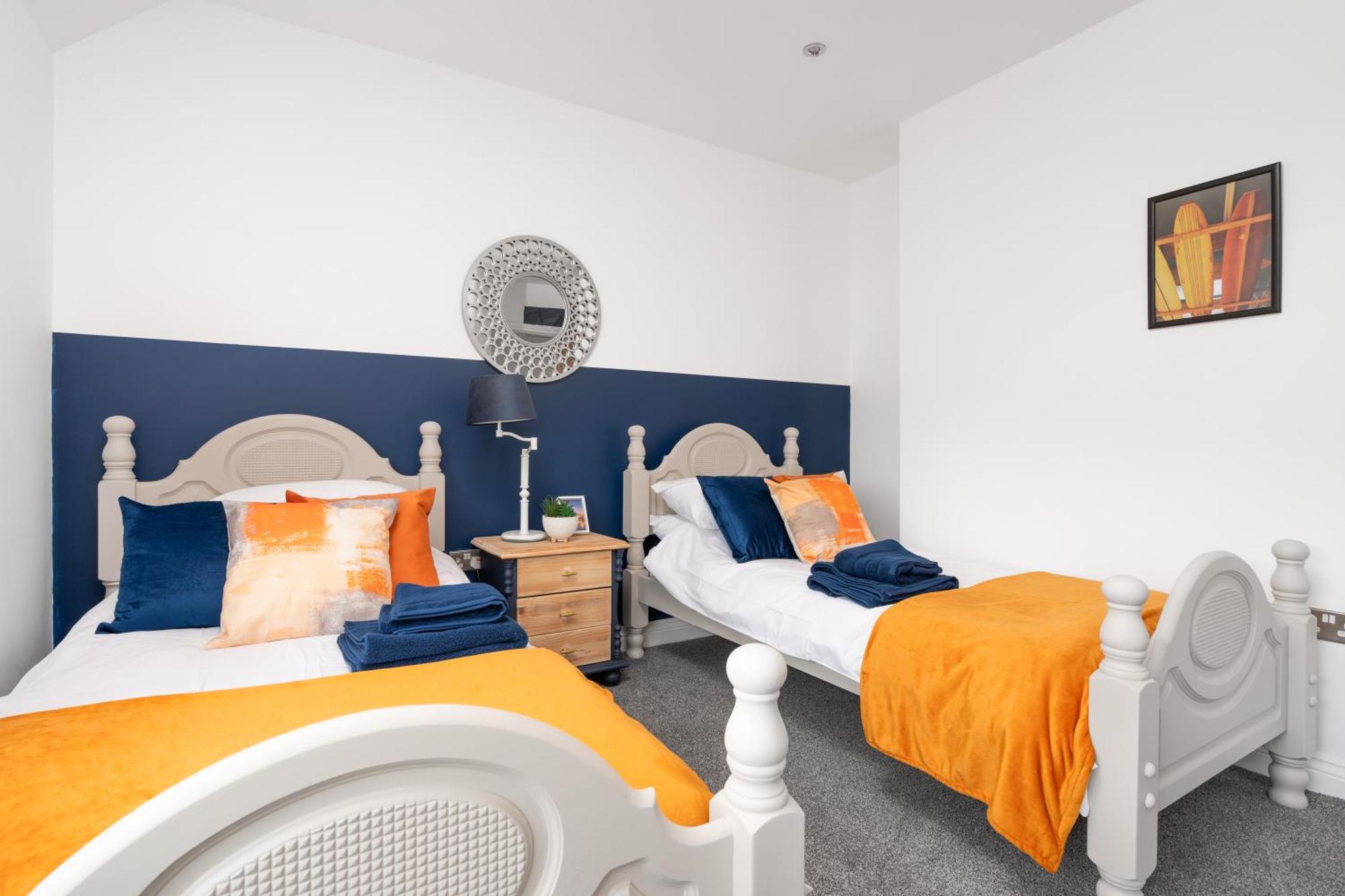 Shawe House - 10 Minute Mcr Airport - Free Parking Villa Wythenshawe Bilik gambar