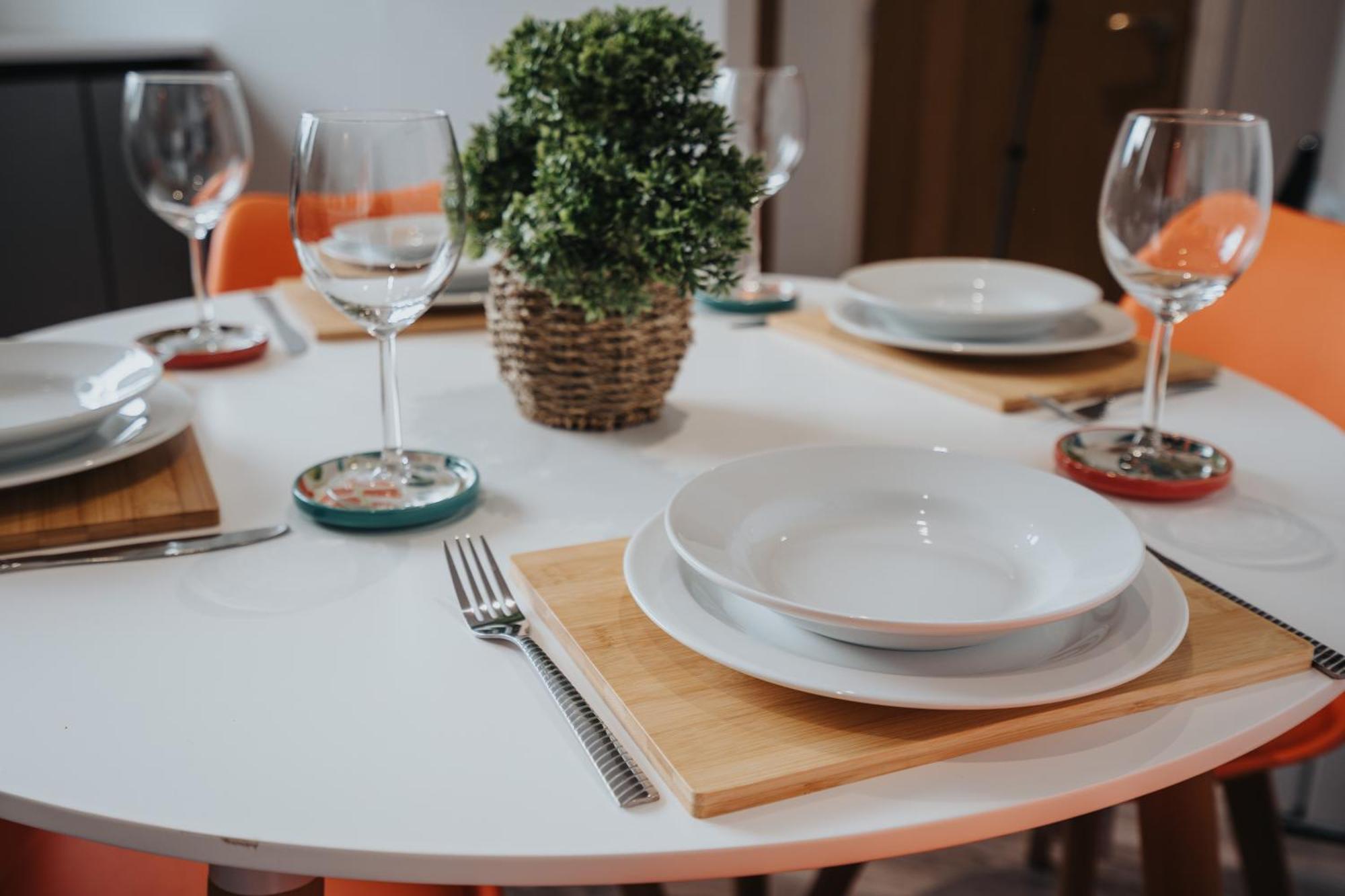 Shawe House - 10 Minute Mcr Airport - Free Parking Villa Wythenshawe Bilik gambar