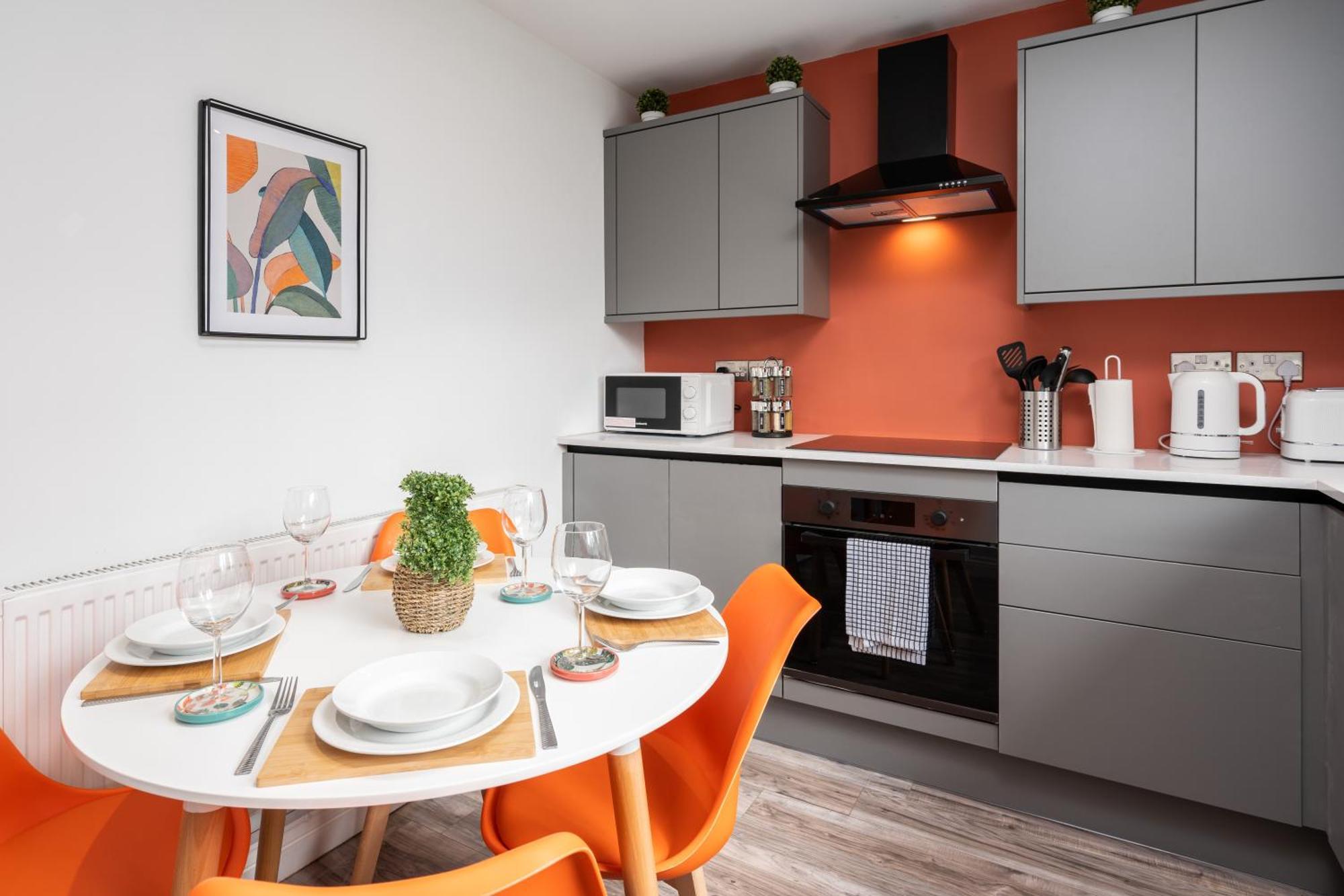 Shawe House - 10 Minute Mcr Airport - Free Parking Villa Wythenshawe Bilik gambar