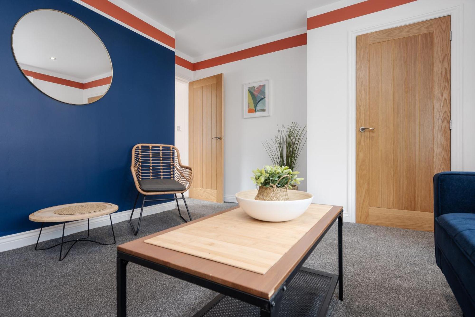 Shawe House - 10 Minute Mcr Airport - Free Parking Villa Wythenshawe Bilik gambar