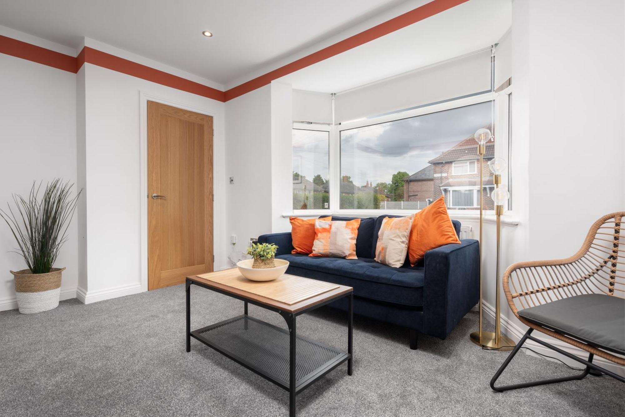 Shawe House - 10 Minute Mcr Airport - Free Parking Villa Wythenshawe Bilik gambar